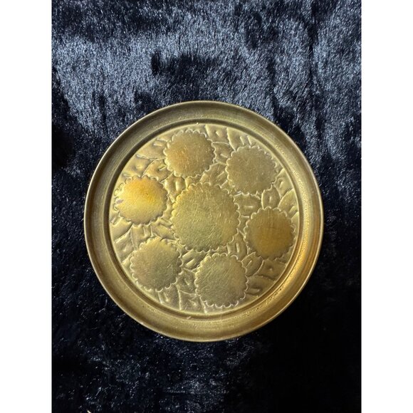 Child-Sized Brass Tea Set India Footed Pot 6 Cups Tray Etched Decoration - Picture 4 of 8